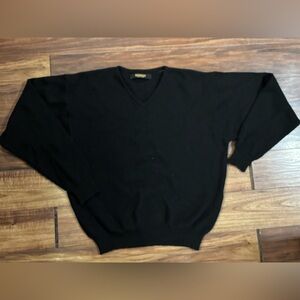 Men’s bachbach medium 22”ptp black v neck Italy made business office sweater